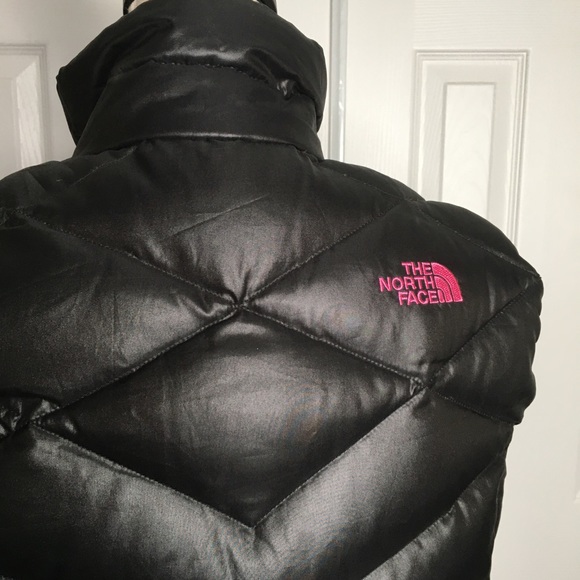 North Face Pink Ribbon Black Puffer Vest Med - Picture 6 of 7